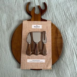 Wooden Cheese Board & Knife Set. Deer themed.